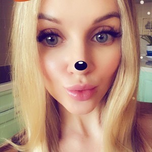 Super Giraffe Naked Before Webcam In Live Video Chat PrettyPussy