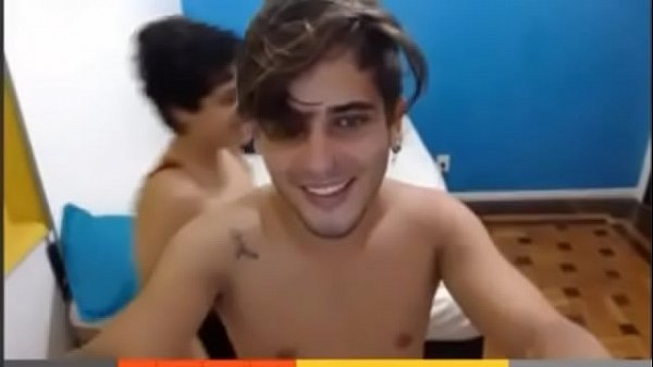 DUDA HUGNEN COLOCANDO O PAU GOSTOSO TODO NA BOCA