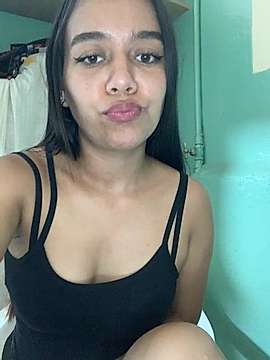 Andrea-Queen naked stripping on cam for live sex video chat