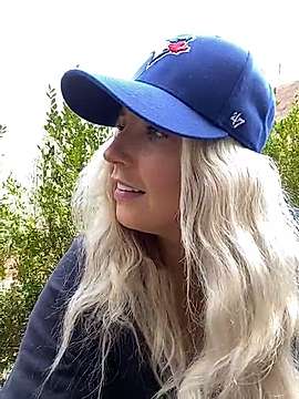 ariawoods naked stripping on cam for live sex video chat