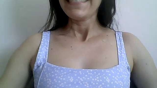 AureaBatt naked stripping on cam for live sex video chat