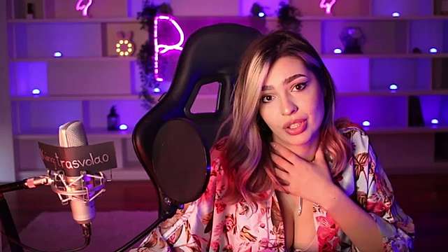 BelleTy naked stripping on cam for live sex video chat