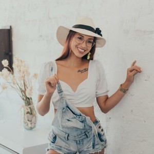 Bonnie_Ander naked before webcam in live video chat