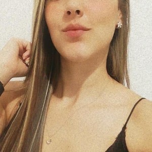 Cameron_dove naked before webcam in live video chat