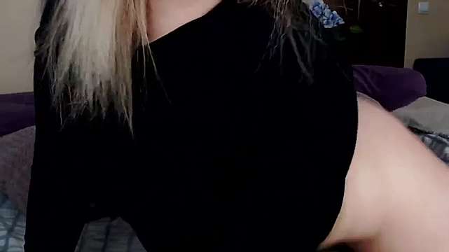 CandyXBubble naked stripping on cam for live sex video chat