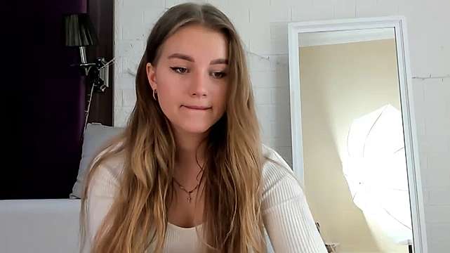 Chamo_Mile1 naked stripping on cam for live sex video chat