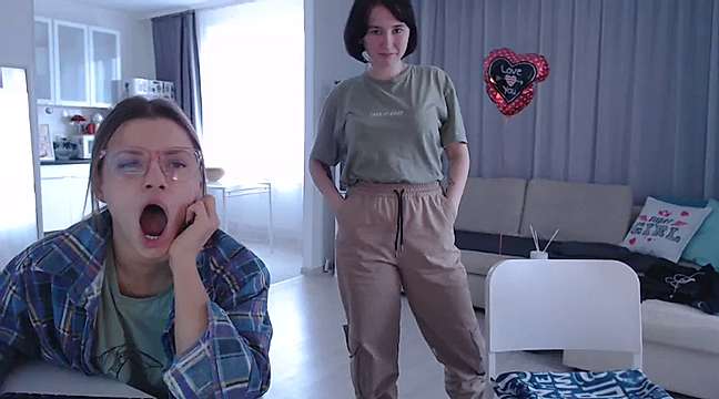 Chloe__xx naked stripping on cam for live sex video chat