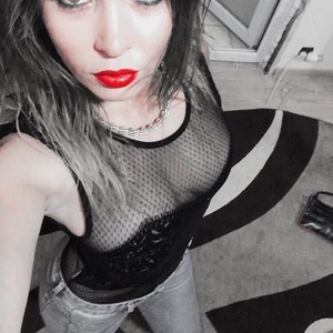 DiamondRosseL naked before webcam in live video chat