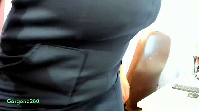 gargona280 naked stripping on cam for live sex video chat