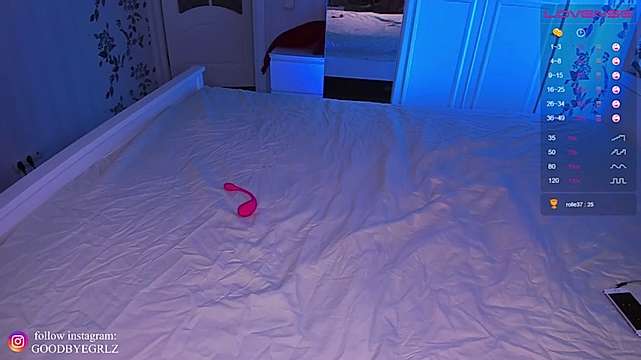 goodbyegrlz naked stripping on cam for live sex video chat