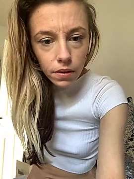 HeidiHarperUK naked stripping on cam for live sex video chat