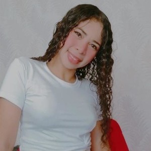 Katie_teen naked before webcam in live video chat
