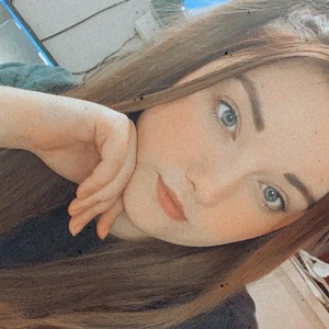 Kylieroseuk naked before webcam in live video chat