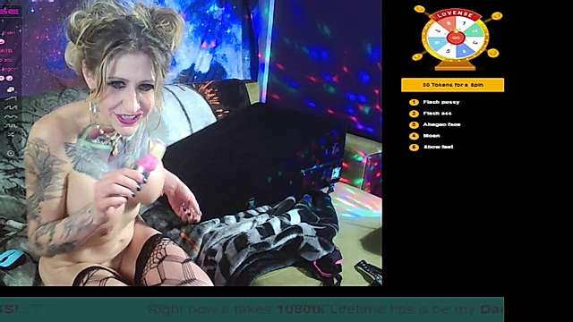 LaynaCoX naked stripping on cam for live sex video chat
