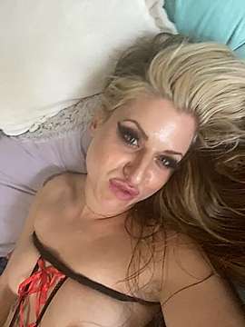lola7113 naked stripping on cam for live sex video chat