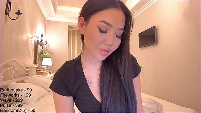 mamamiahh naked stripping on cam for live sex video chat