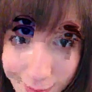 MinnieMoralia naked before webcam in live video chat
