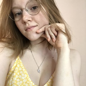 Mis_Di naked before webcam in live video chat