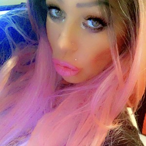 Pamelagunns naked before webcam in live video chat