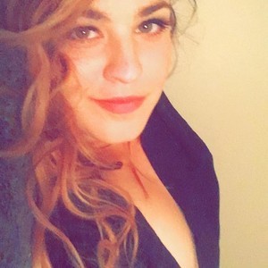 PennieGold naked before webcam in live video chat