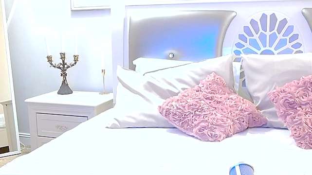 RachelIvy naked stripping on cam for live sex video chat