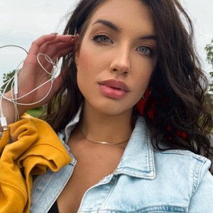 SugarJANEx naked before webcam in live video chat