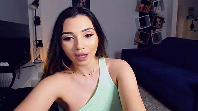 sweetreya_love97 naked stripping on cam for live sex video chat