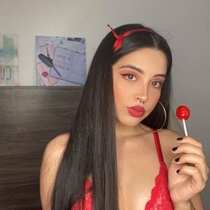 Tiffanyfx naked before webcam in live video chat
