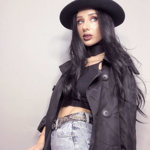 Tutti_fruity naked before webcam in live video chat