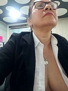 VictoriaWayne naked stripping on cam for live sex video chat
