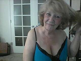 sosensual naked stripping on cam for live sex video chat