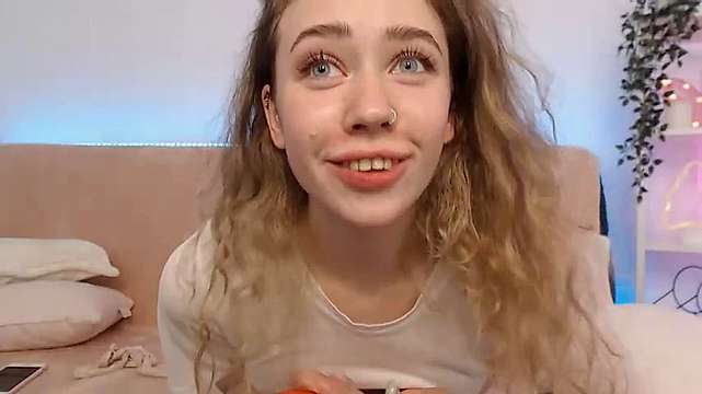 Aimee_Clark naked stripping on cam for live sex video chat
