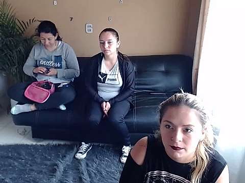 lesbian_funny_sex naked stripping on cam for live sex video chat