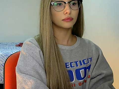 Meg_10 naked stripping on cam for live sex video chat