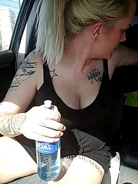 swe_peachy naked stripping on cam for live sex video chat