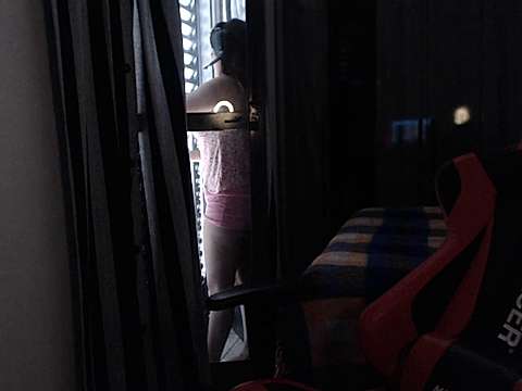 AnonimaGarota naked stripping on cam for live sex video chat