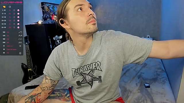 SweetKameHouse naked stripping on cam for live sex video chat