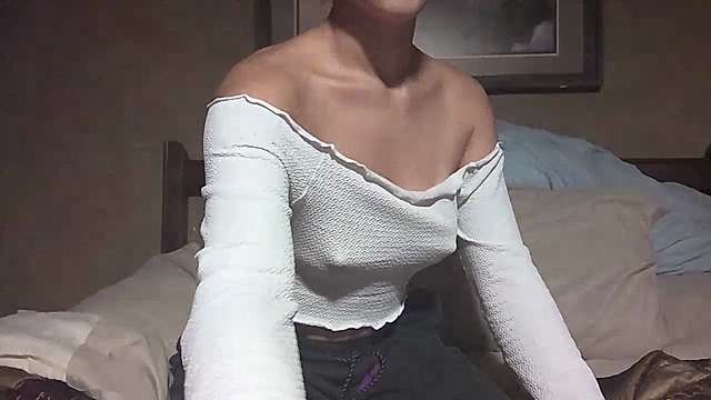 VenusFerrero naked stripping on cam for live sex video chat