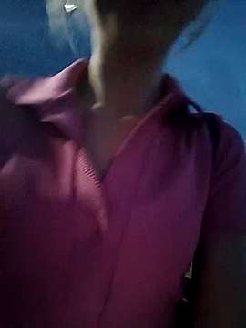 Ewelinatugatita naked stripping on cam for live sex video chat