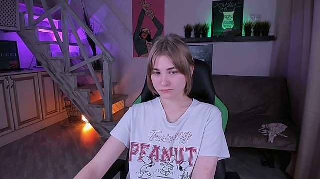 AlexisMaysX naked stripping on cam for live sex video chat