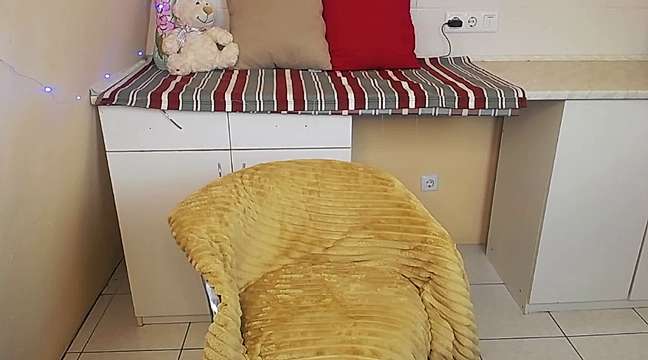 anita_brox naked stripping on cam for live sex video chat