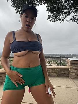 bigbuttbrooklyn naked stripping on cam for live sex video chat