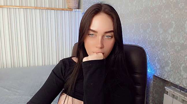 Cassandra__Fox naked stripping on cam for live sex video chat