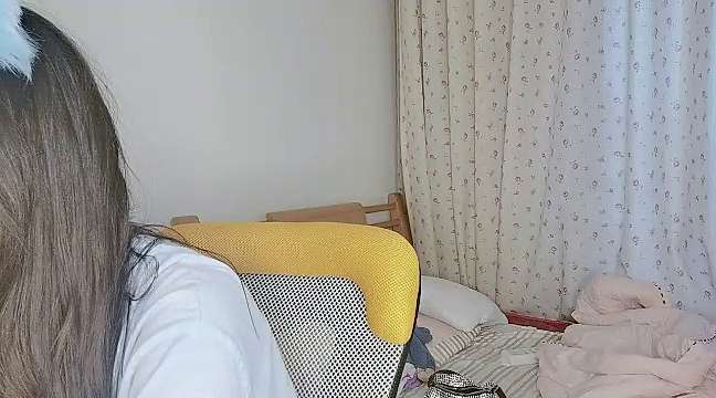Cherrybombbb naked stripping on cam for live sex video chat