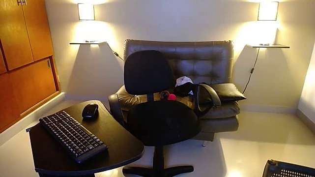 Dirtyqueen_xtreme_ naked stripping on cam for live sex video chat