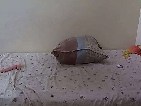 eccentric_freak naked stripping on cam for live sex video chat