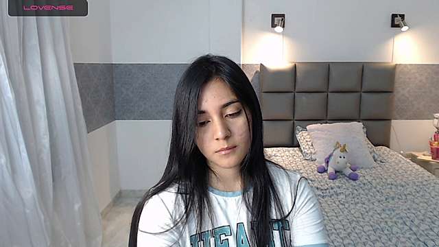 Melaniebaker naked stripping on cam for live sex video chat