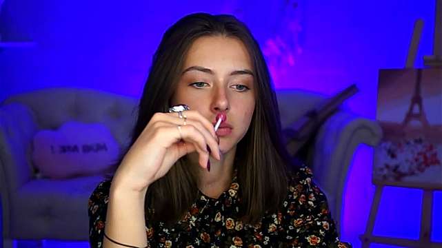 GloriaElmers naked stripping on cam for live sex video chat