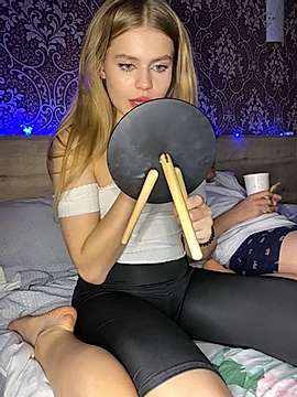 Lie_and_Joe naked stripping on cam for live sex video chat