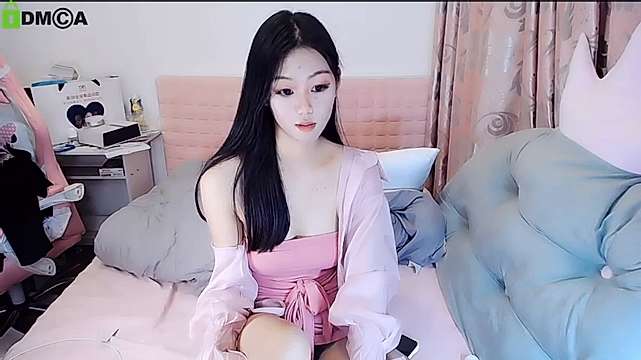 show______ naked stripping on cam for live sex video chat